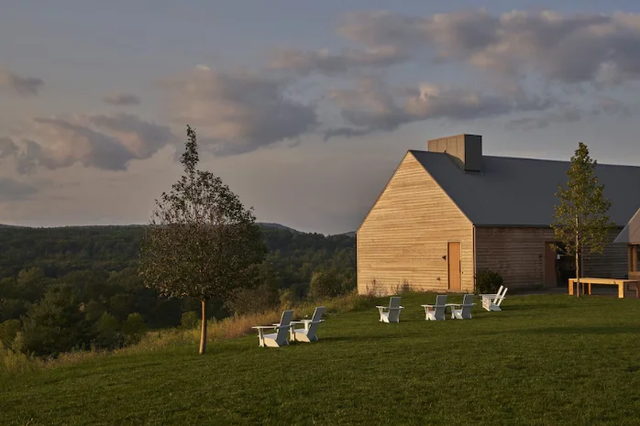 Inness, Accord — Hotel & Table near Rustic Pines